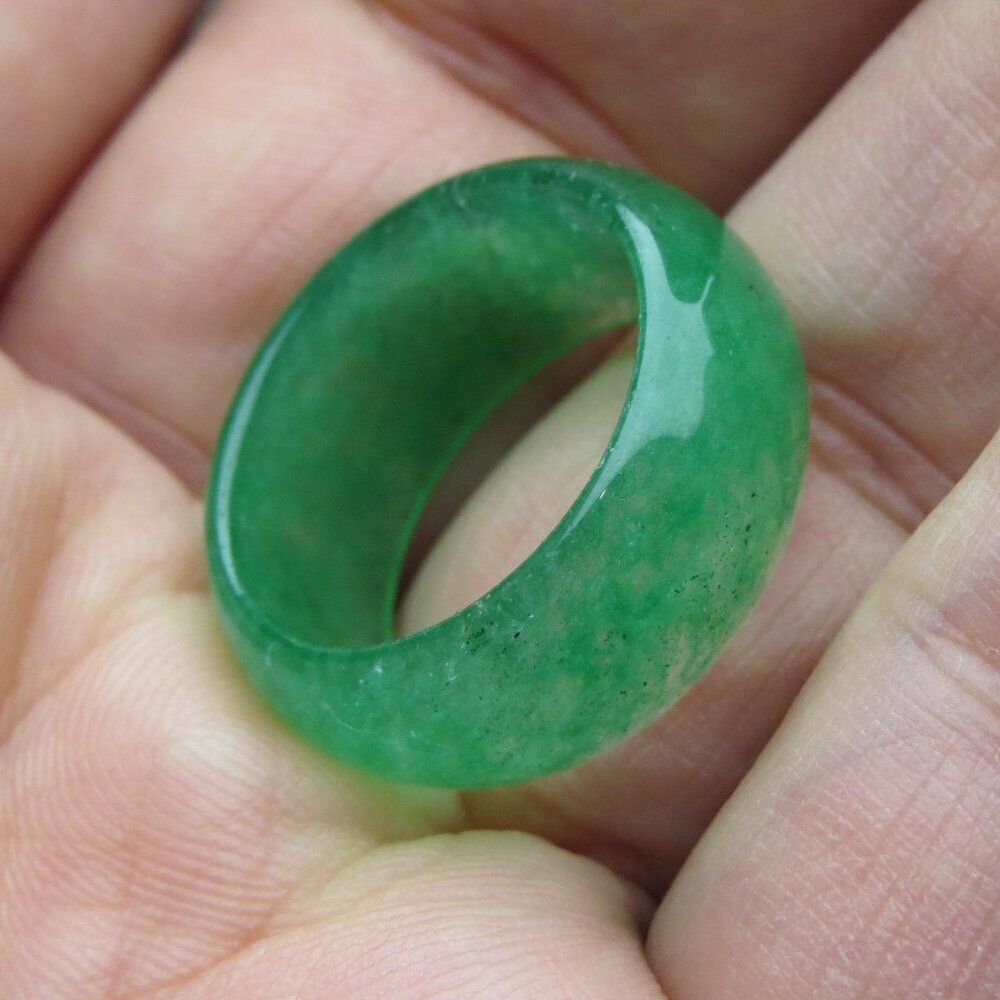 Natural Jade Ring Beautifuly Hand carved